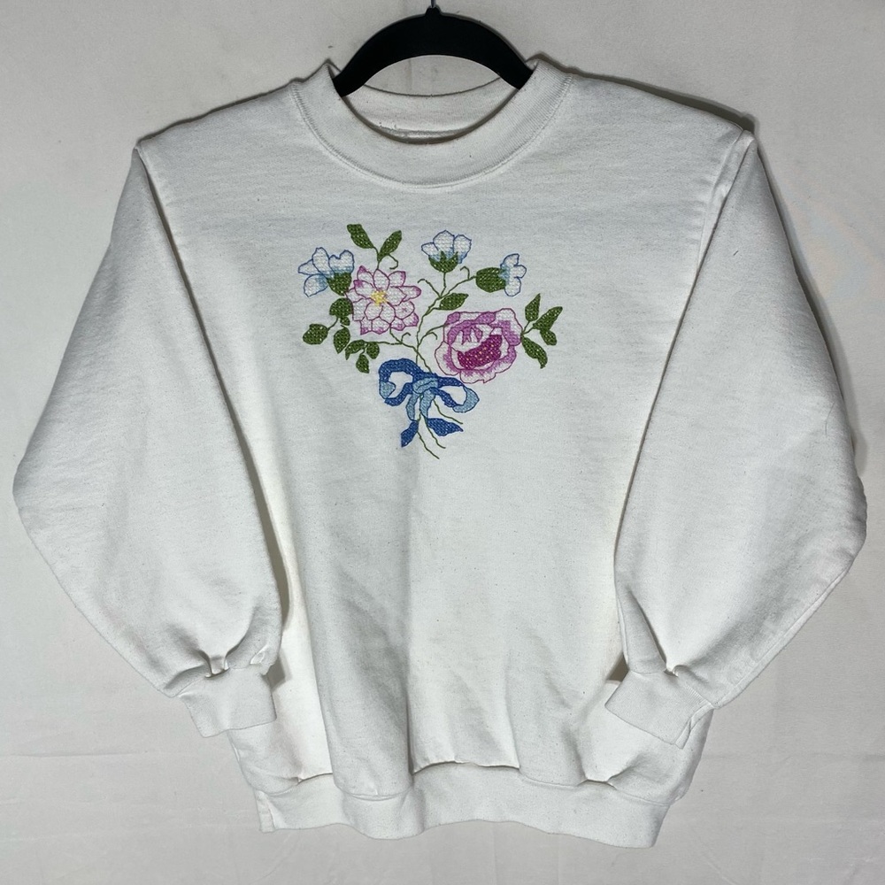 Vintage Variations White Crew Neck Sweatshirt with Floral Cross Stitch XS